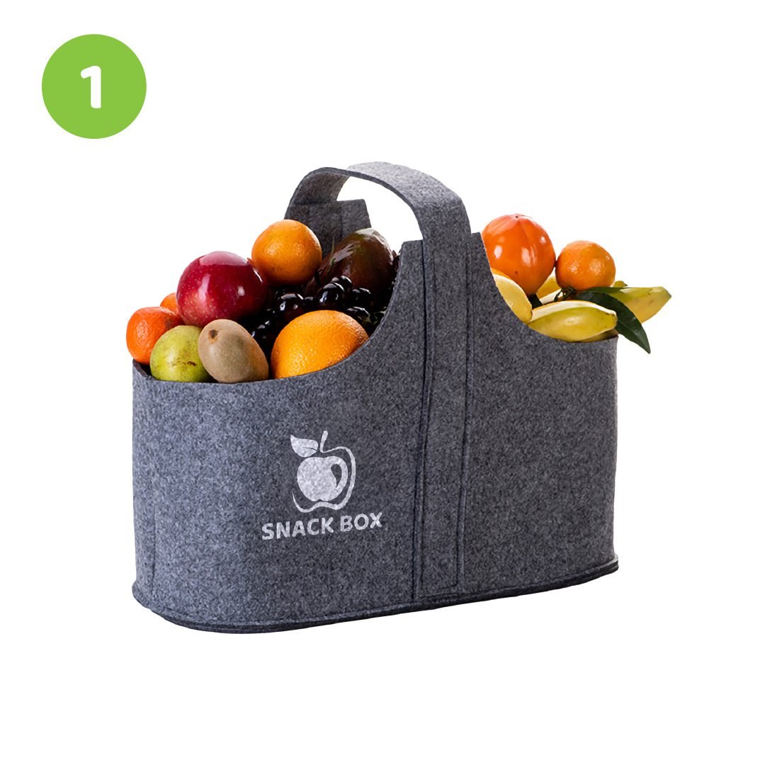 Vaisių dovana veltinio krepšyje